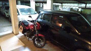 Parkir mandiri gratis dan parkir valet gratis