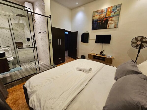 Deluxe Room, Balcony, City View | Desk, laptop workspace, blackout drapes, soundproofing