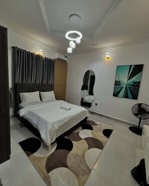 Deluxe Room, Balcony, City View | Desk, laptop workspace, blackout curtains, soundproofing - Palm Garden Motel (Makurdi)