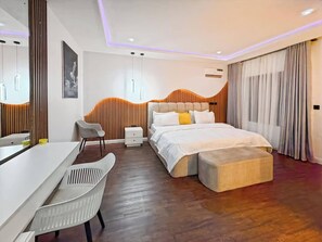 Deluxe Room, Balcony, City View | Desk, laptop workspace, blackout curtains, soundproofing - Palm Garden Motel (Makurdi)