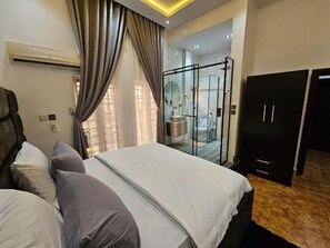 Deluxe Room, Balcony, City View | Desk, laptop workspace, blackout drapes, soundproofing