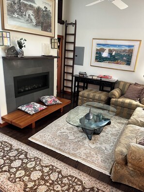 Condo, 2 Bedrooms, Air conditioning, Courtyard View | Living area - Zen vacation in historic Marblehead  (Marblehead)