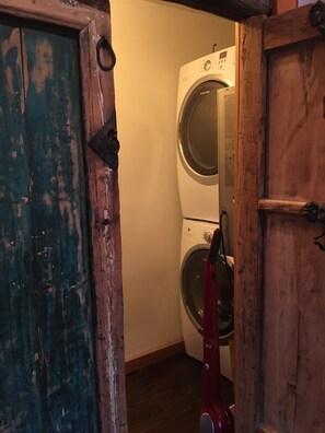 Bloc d'apartaments, 2 dormitoris, aire condicionat, vistes al pati | Interior