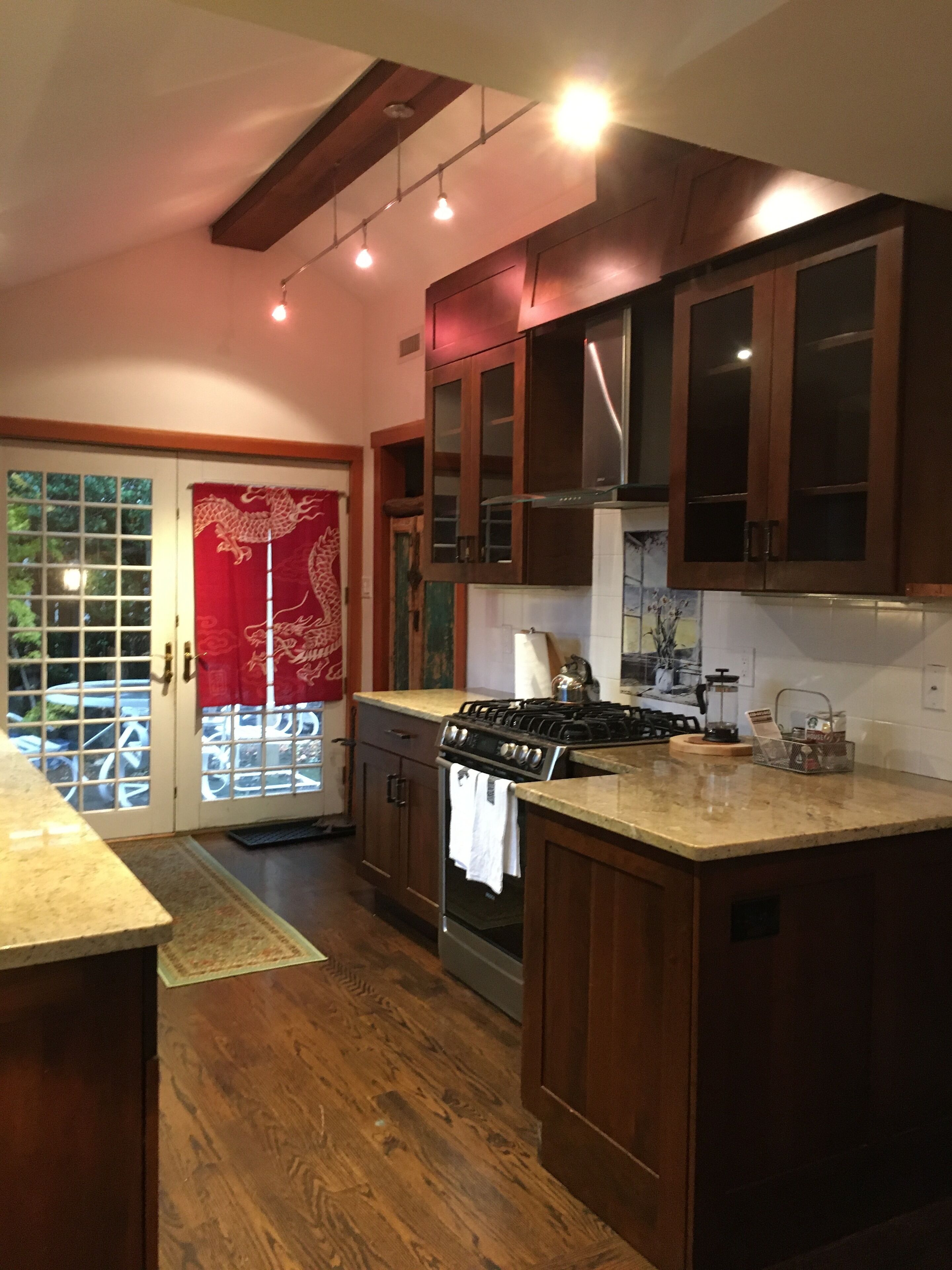 Bloc d'apartaments, 2 dormitoris, aire condicionat, vistes al pati | Cuina privada | Trona 