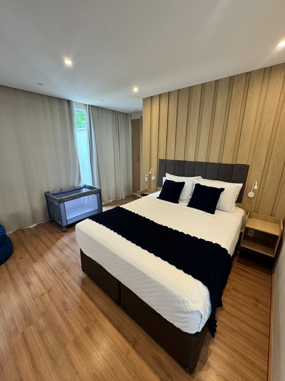 Fer et planche à repasser, accès Internet, draps fournis