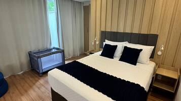 Fer et planche Ă repasser, accĂšs Internet, draps fournis