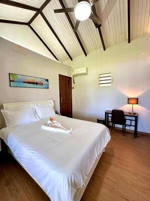 Familien-Vierbettzimmer, Balkon, Meerblick | Zimmersafe, kostenloses WLAN