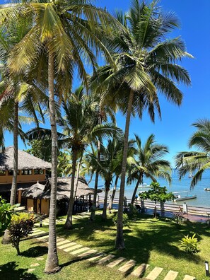 Outdoor dining - Holiday Beach Hotel (Nosy Be)