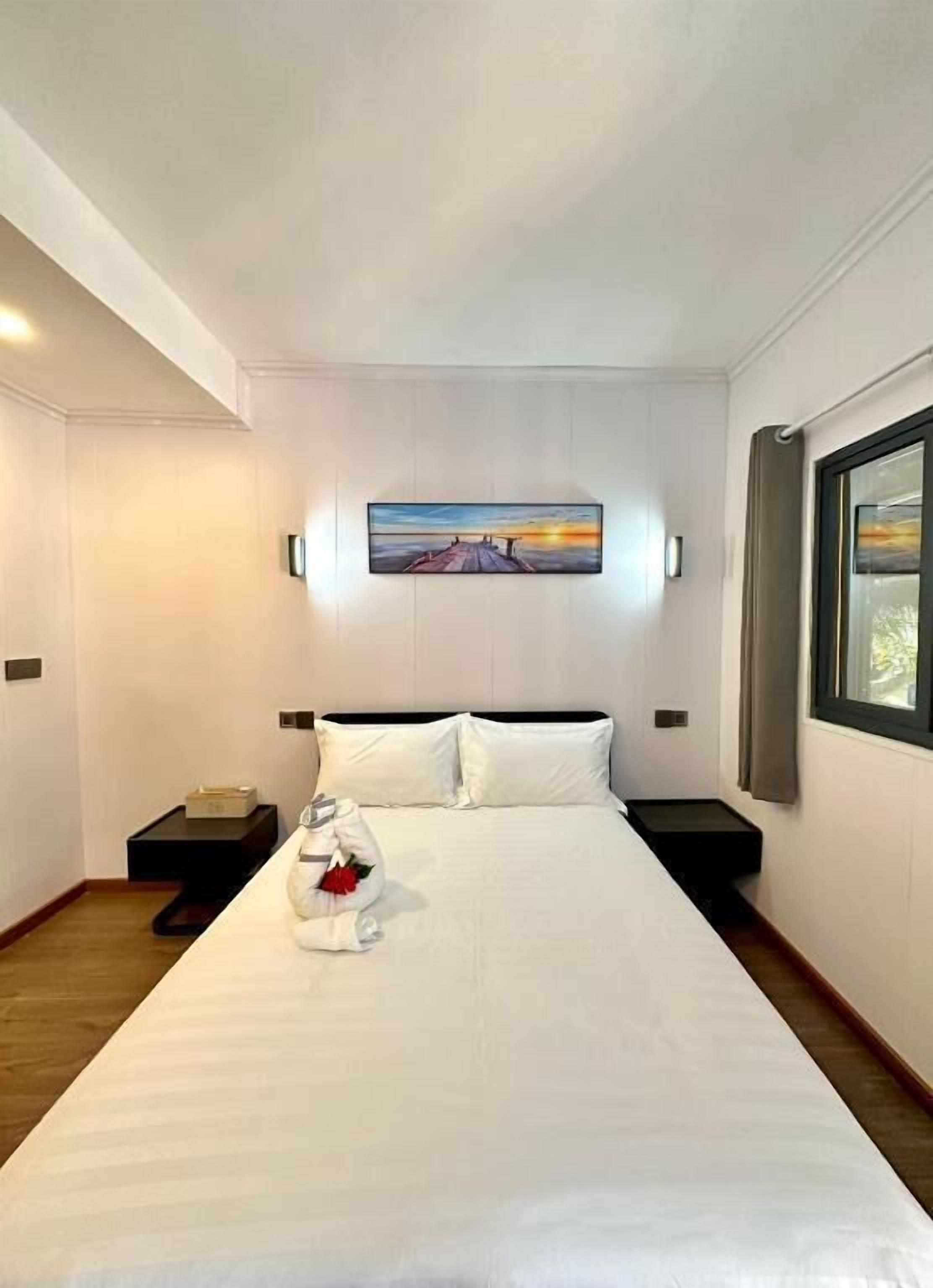 Minibar, in-room safe, individually furnished, desk