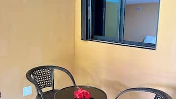 Chambre Double Luxe, vue jardin | Terrasse/Patio