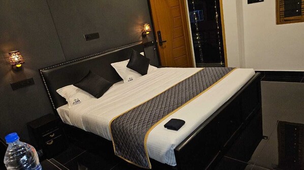 4 bedrooms, iron/ironing board, free WiFi, bed sheets - ASR Holidays, Your Cozy Haven in Valparai (Valparai)