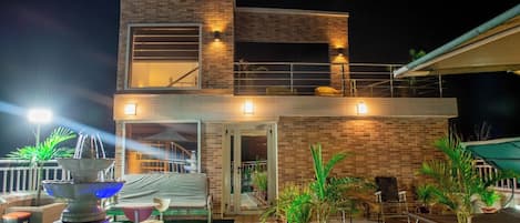 屋外ダイニングエリア