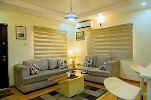 Economy Room, Balcony, City View | Ruang tamu