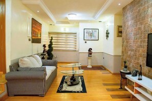 Economy Room, Balcony, City View | Interior