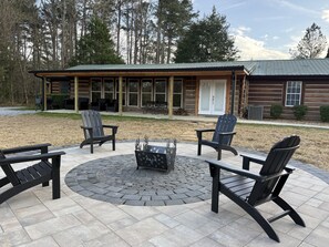 Terrace/patio - The Last Bend Lodge, cozy and private home on the Coosa River! (Gadsden)