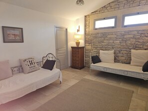 Interior - Completely renovated sheepfold 2 steps from the Pont du Gard (Vers-Pont-du-Gard)