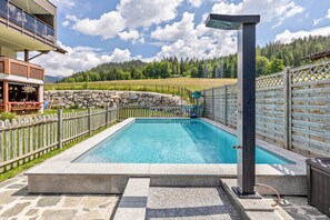 Pool - Single Room at Gästehaus Elisabeth with Mountain View, Shared Pool and Wi-Fi (Löbenau)