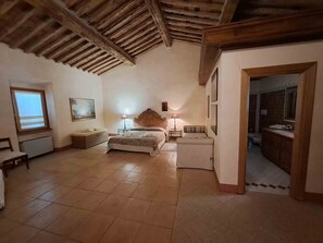 Perhehuone, näköala viinitilalle | Työpöytä, ilmainen Wi-Fi