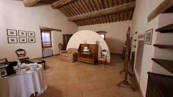 Deluxe tweepersoonskamer, uitzicht op wijngaard | Interieur