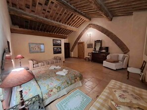 Perhehuone, näköala viinitilalle | Työpöytä, ilmainen Wi-Fi