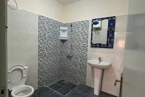 Shower - 3 rooms in the heart of Marrakech / 15 min from downtown (Marrakech)