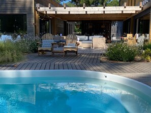 Outdoor pool, a heated pool - Exceptional 7-bedroom villa - Heated pool in the heart of the Biscarrosse golf course (Biscarrosse)
