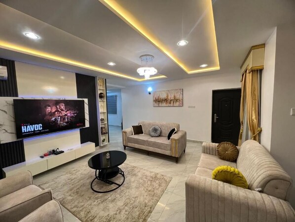 Family Room, Balcony, City View | Living area