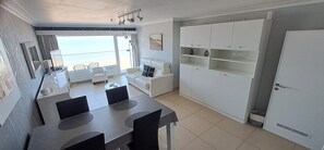 TV - Modern studio with beautiful sea view - 9th floor (Blankenberge)