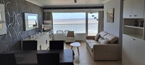TV - Modern studio with beautiful sea view - 9th floor (Blankenberge)