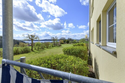 Appartement familial acceptant les chiens, vue sur le lac et balcon couvert
