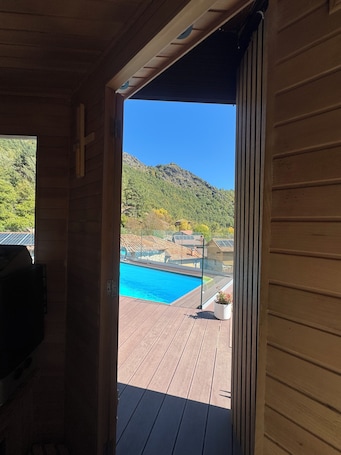 Una bañera de hidromasaje. El Apartamentin de Verdiago