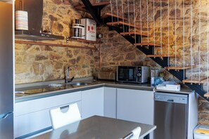 Chalet, Balkon, Bergblick | Eigene Küche | Kühlschrank, Mikrowelle, Herdplatte, Geschirrspüler