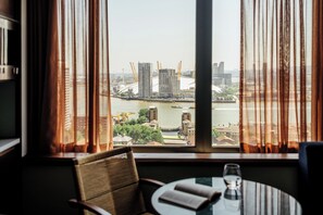 View from room - Locke London Canary Wharf (London)