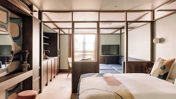 Laptop workspace, blackout curtains, iron/ironing board, free WiFi