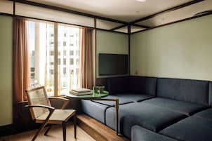 Laptop workspace, blackout curtains, iron/ironing board, free WiFi