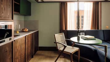 Laptop workspace, blackout drapes, iron/ironing board, free WiFi