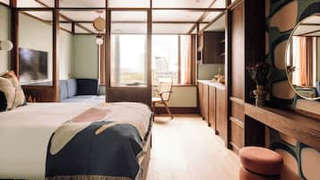 Laptop workspace, blackout curtains, iron/ironing board, free WiFi