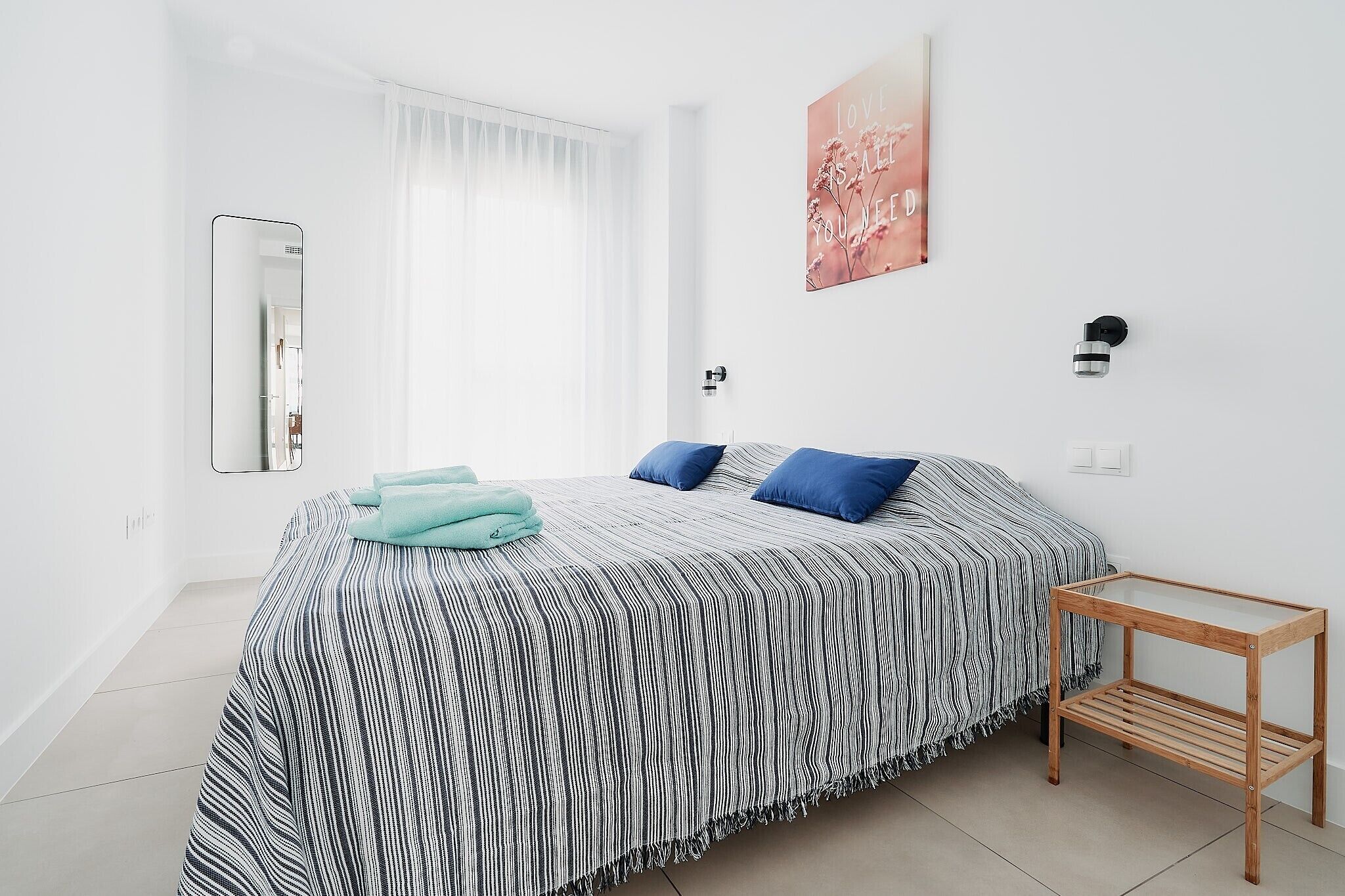 Iron/ironing board, WiFi, bed sheets