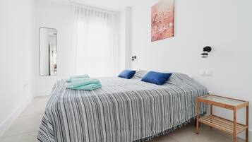 Iron/ironing board, WiFi, bed sheets