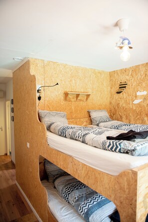 Familjerum - privat badrum - utsikt mot poolen | Gratis wi-fi