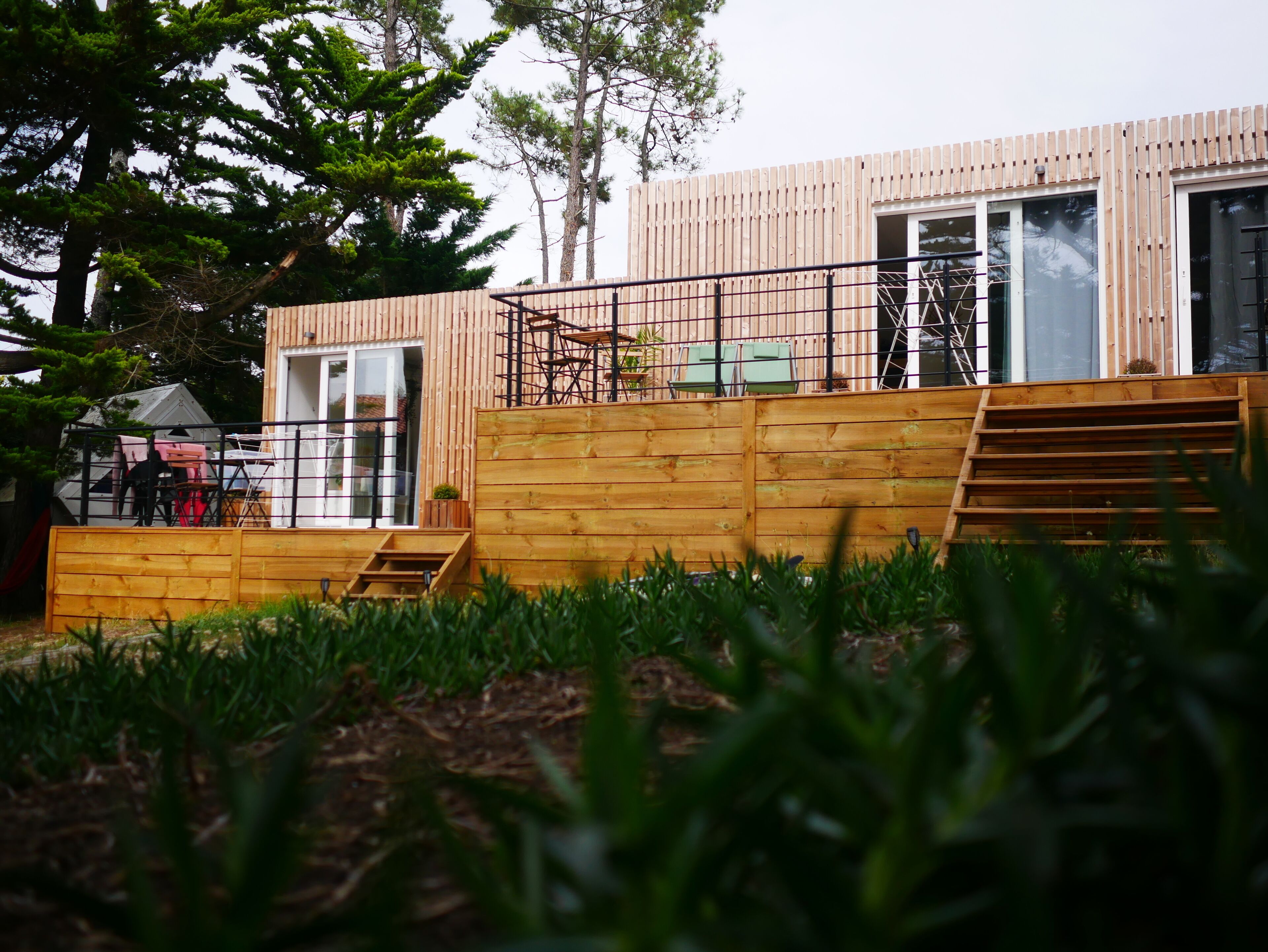 Deluxe fyrbäddsrum - privat badrum - utsikt mot trädgården | Terrass/Patio