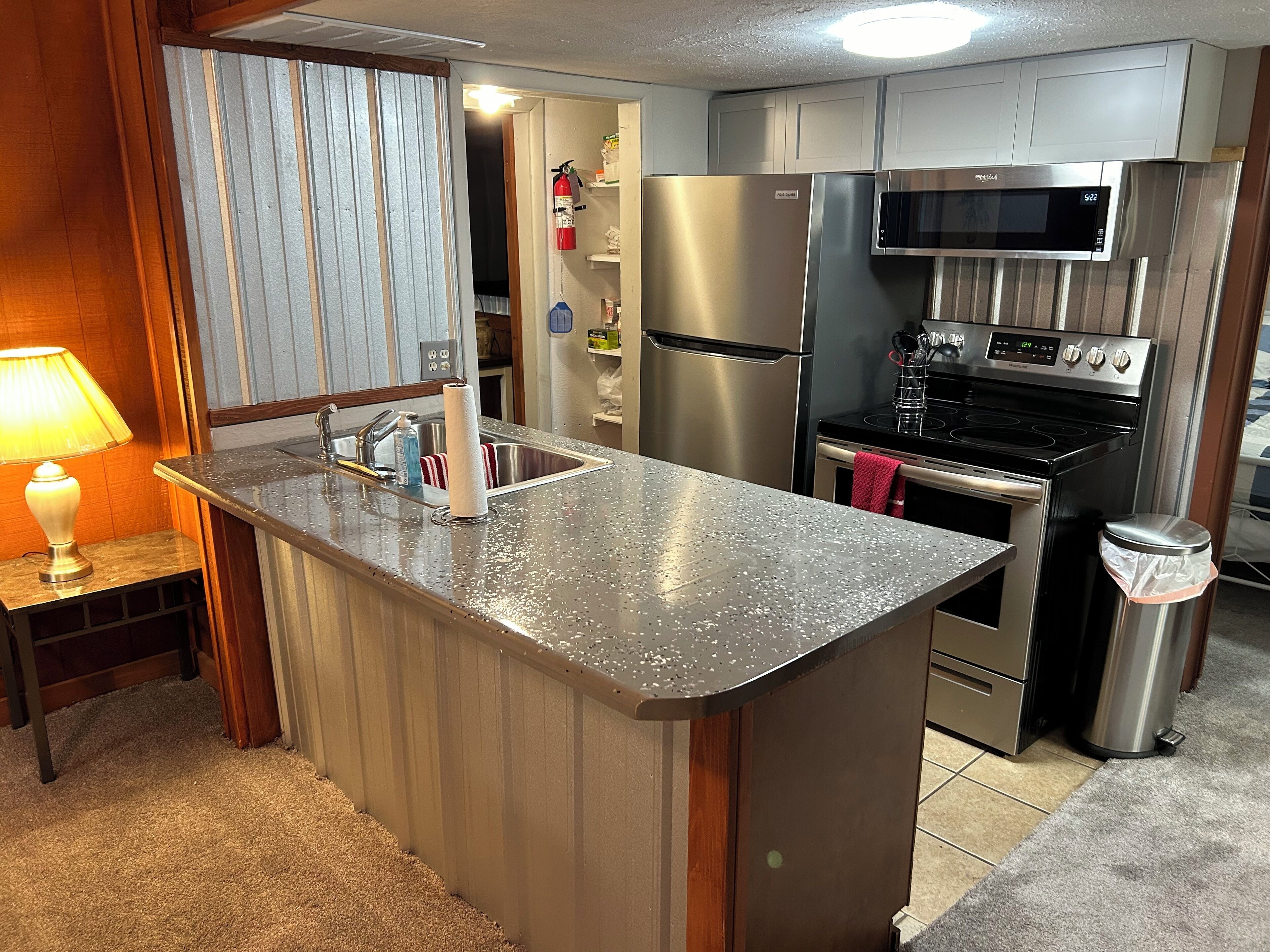 Micro-ondes, four, plaque de cuisson