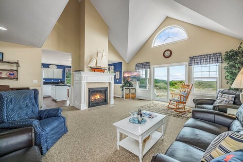 NEW! Ocean View, Hot Tub, Game Room, Fire Pit (Woods)