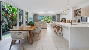 Interior - Tranquil Palms Pet-Friendly Near Moffat Beach (Moffat Beach)
