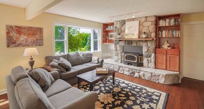 Terrace House - Central to Everything Leelanau!