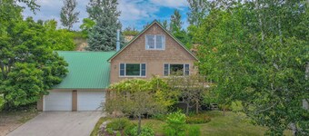 Terrace House - Central to Everything Leelanau!