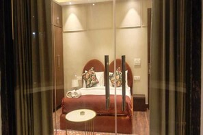 Deluxe Double Room, Balcony, City View - London House- A unit of Dream Livings (South Delhi)