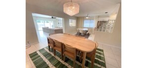Dining - Private Pool house 1 mile from beach (Hollywood)