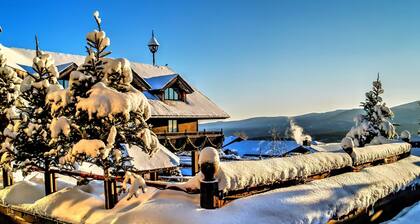 Gorgeous Von Trapp Villa with Spectacular Views