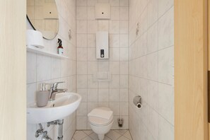 Dusch, hårtork och handdukar